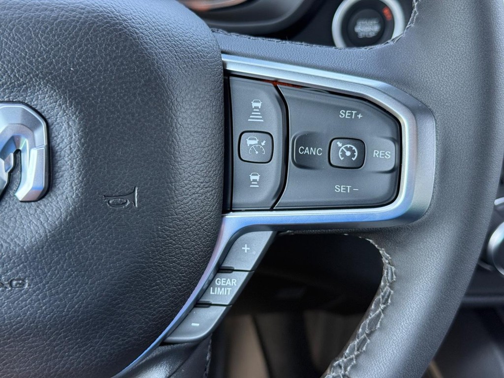 Ram 1500 Vehicle Full-screen Gallery Image 14