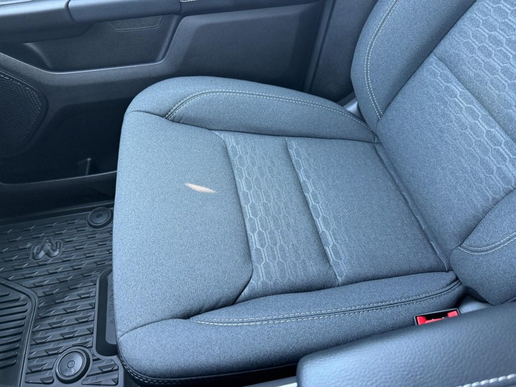 Ram 1500 Vehicle Full-screen Gallery Image 17