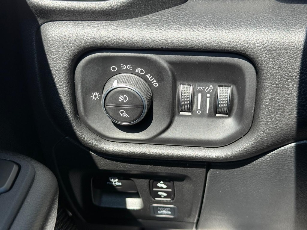 Ram 1500 Vehicle Full-screen Gallery Image 19