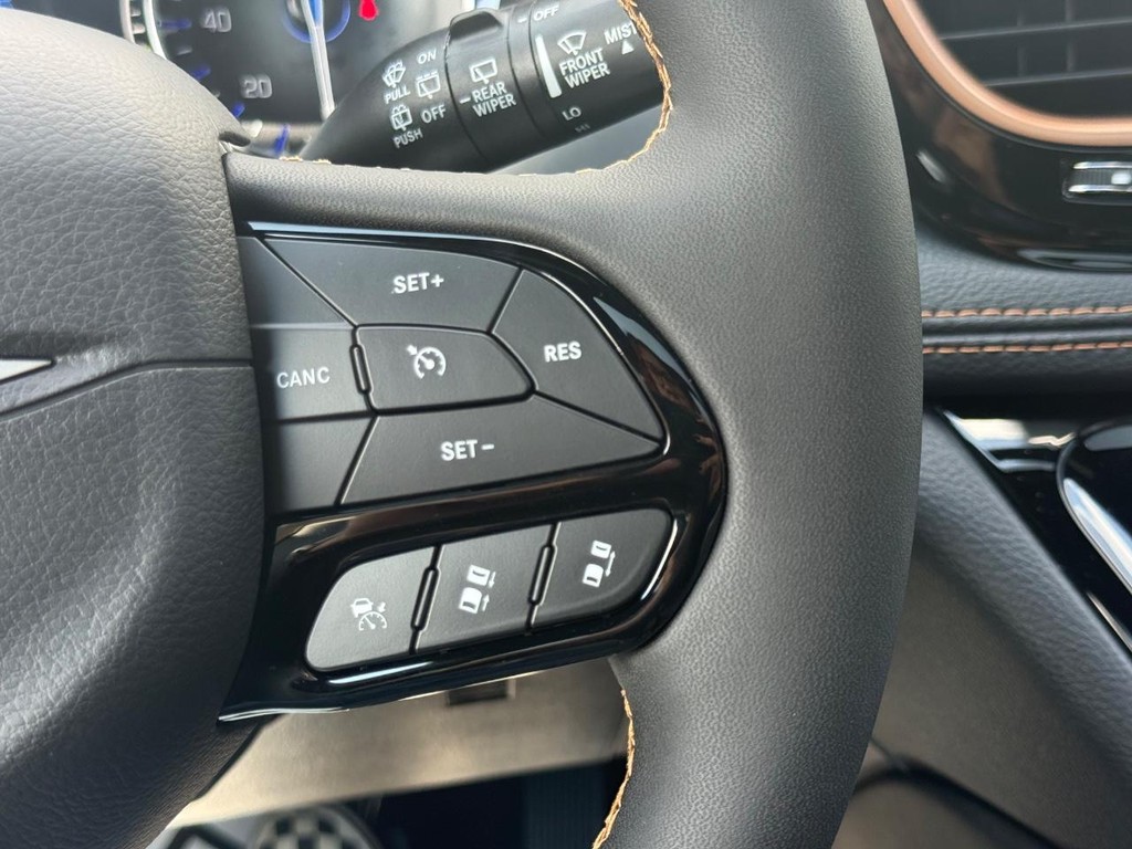 Chrysler Pacifica Vehicle Full-screen Gallery Image 17