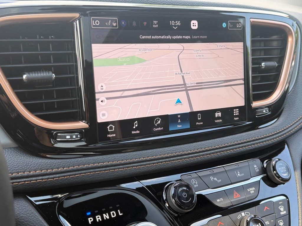 Chrysler Pacifica Vehicle Full-screen Gallery Image 19