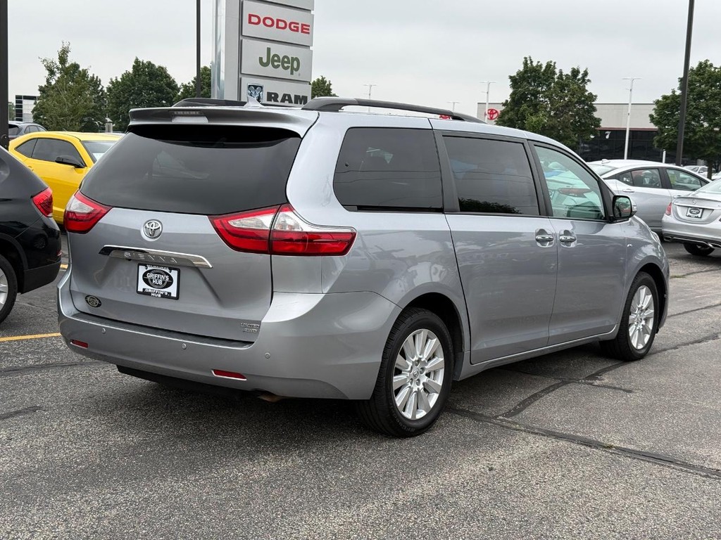Toyota Sienna Vehicle Full-screen Gallery Image 03
