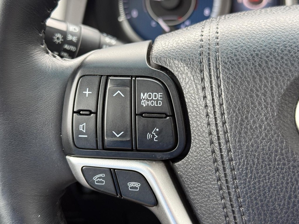 Toyota Sienna Vehicle Full-screen Gallery Image 14