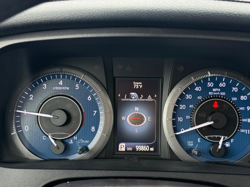 Toyota Sienna Vehicle Full-screen Gallery Image 16