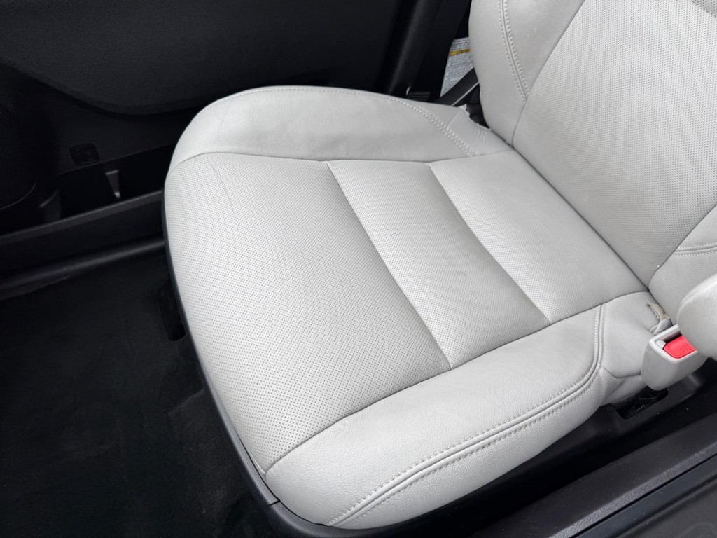 Toyota Sienna Vehicle Full-screen Gallery Image 19