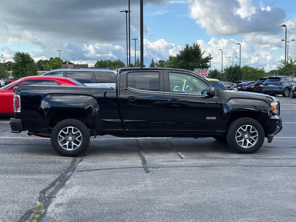 GMC Canyon Vehicle Full-screen Gallery Image 02