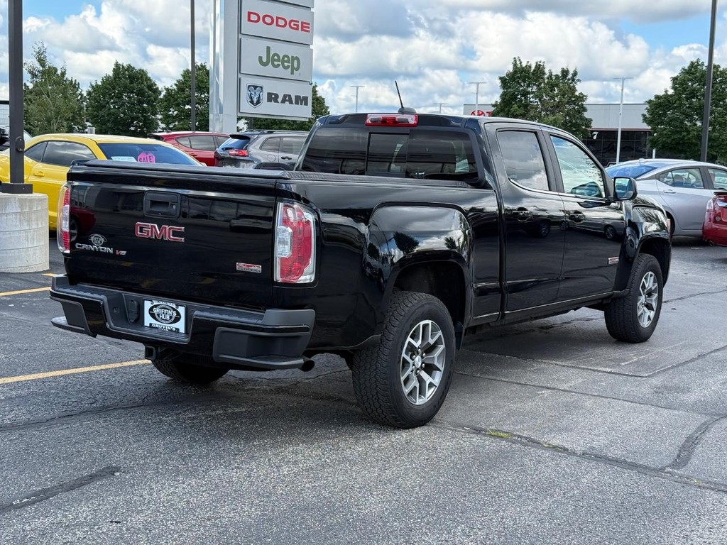 GMC Canyon Vehicle Full-screen Gallery Image 03