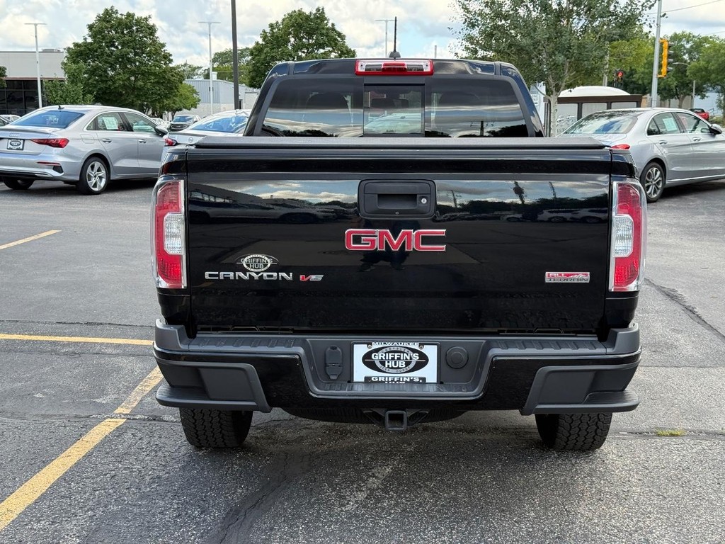 GMC Canyon Vehicle Full-screen Gallery Image 04
