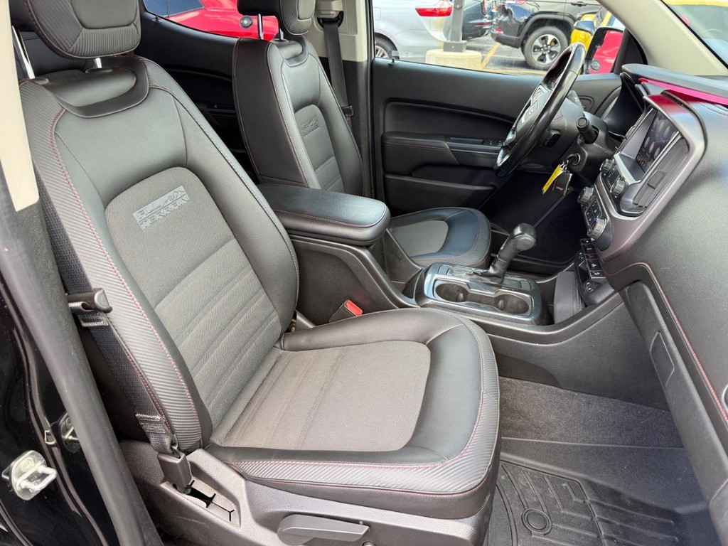 GMC Canyon Vehicle Full-screen Gallery Image 06