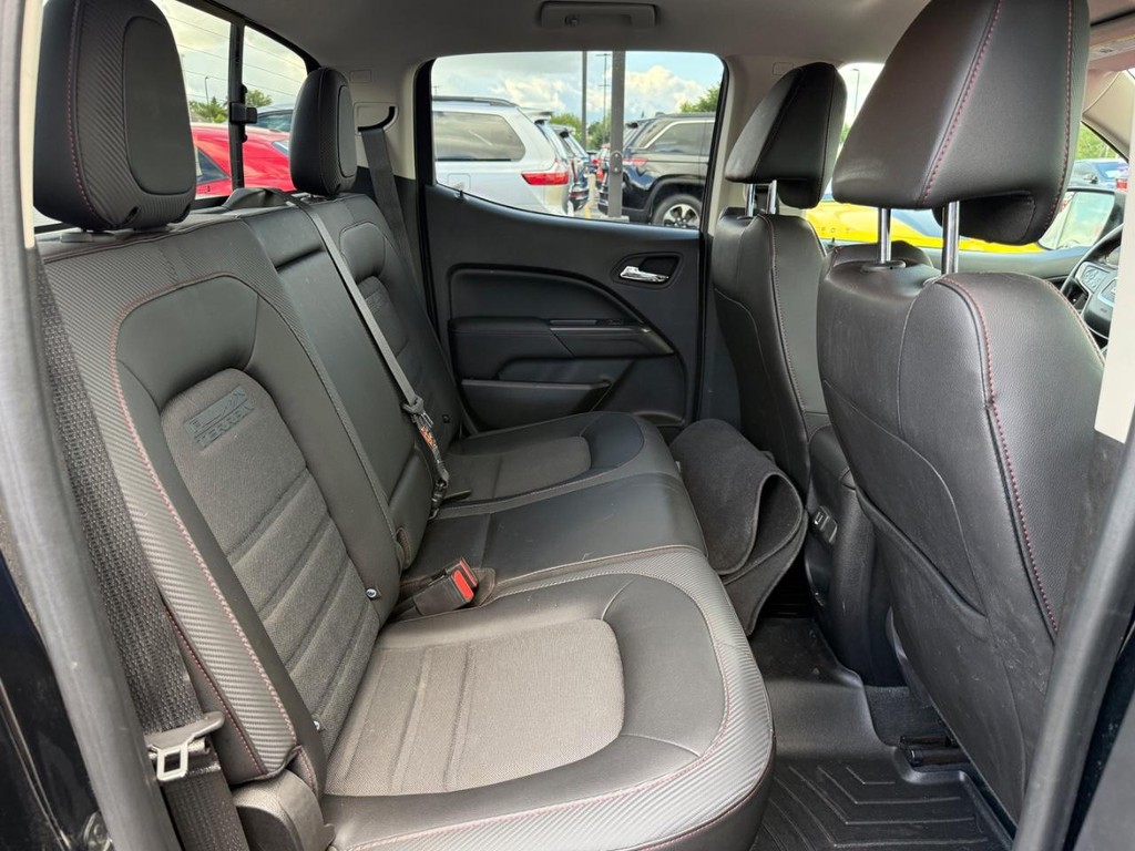 GMC Canyon Vehicle Full-screen Gallery Image 07
