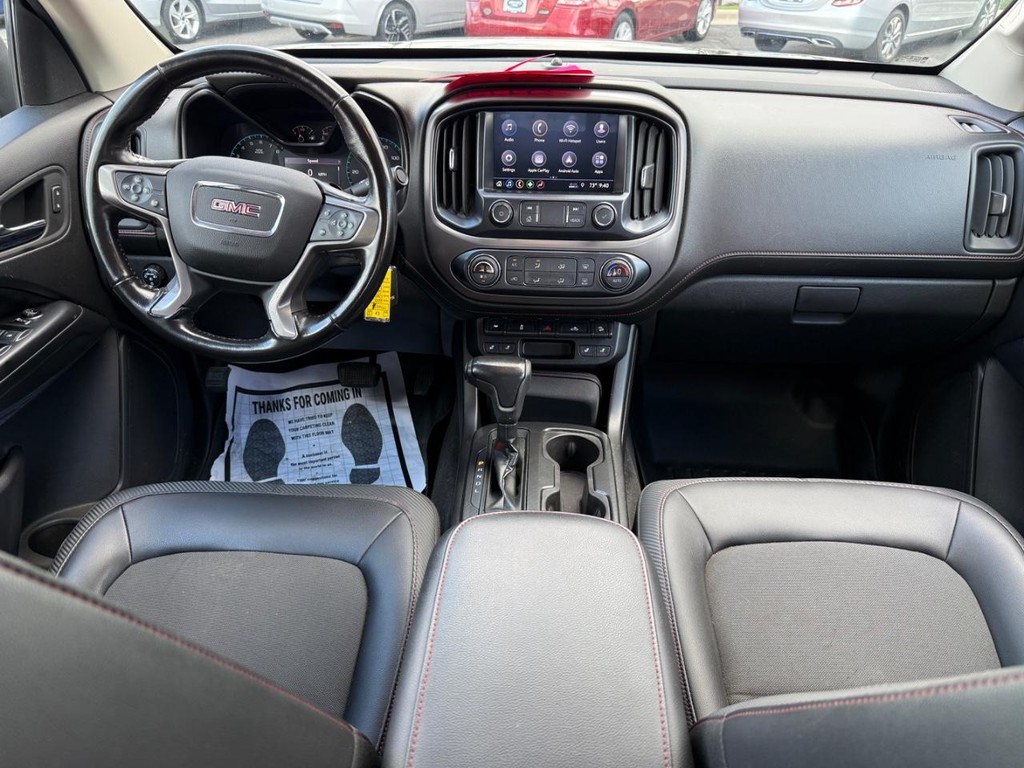 GMC Canyon Vehicle Full-screen Gallery Image 08