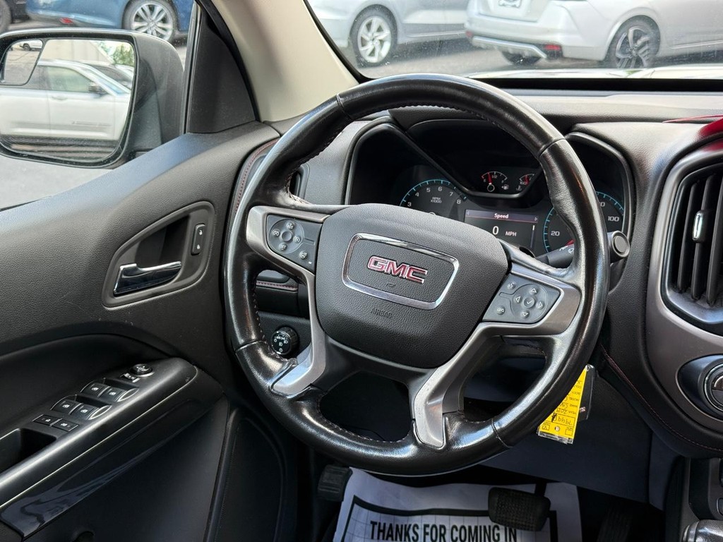 GMC Canyon Vehicle Full-screen Gallery Image 11