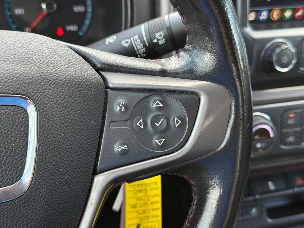 GMC Canyon Vehicle Full-screen Gallery Image 15