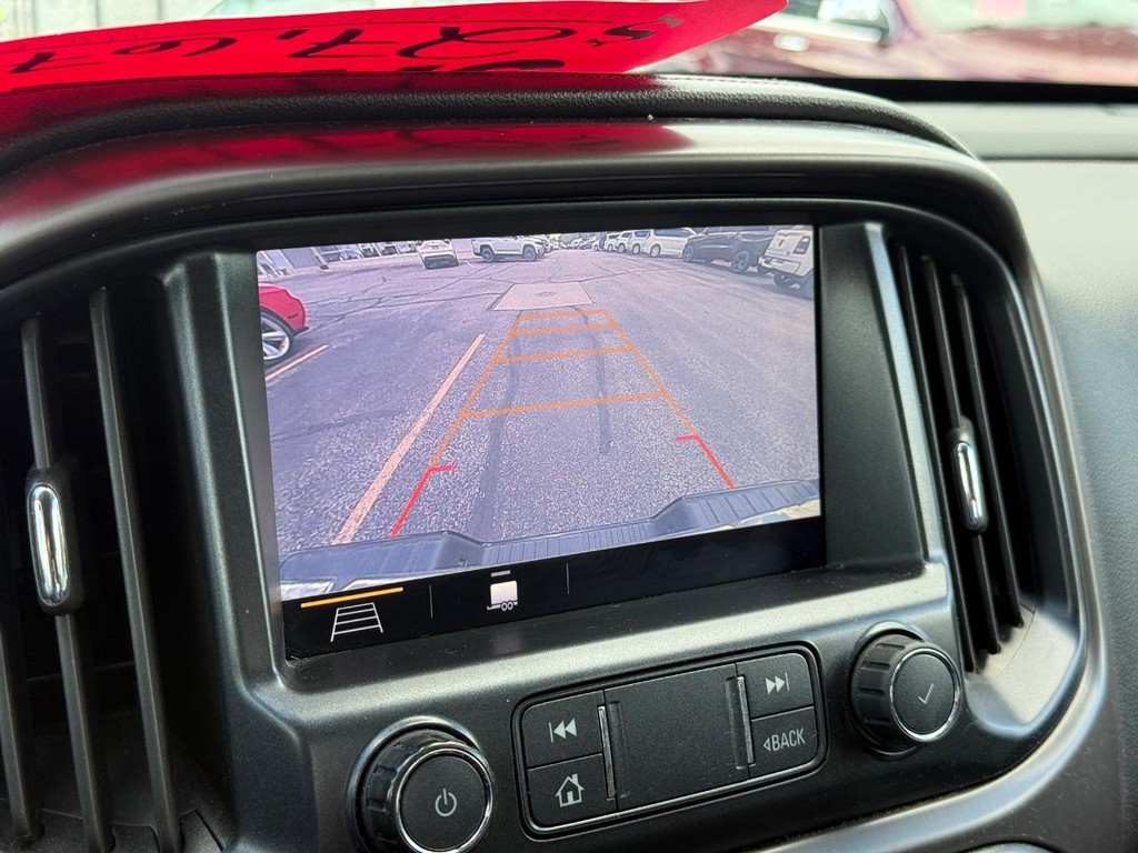 GMC Canyon Vehicle Full-screen Gallery Image 17