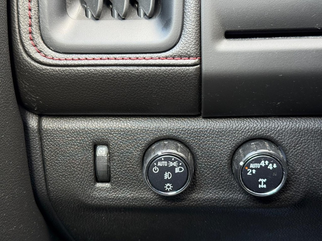 GMC Canyon Vehicle Full-screen Gallery Image 20