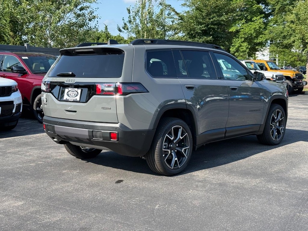 Jeep Cherokee Vehicle Full-screen Gallery Image 03