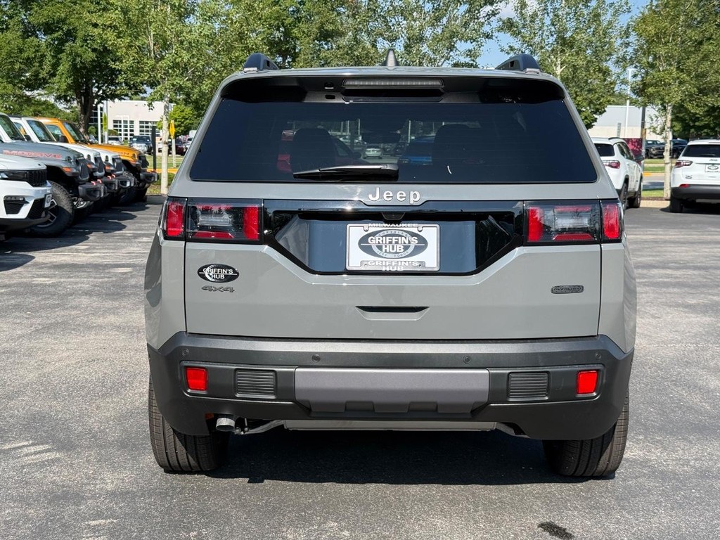 Jeep Cherokee Vehicle Full-screen Gallery Image 04