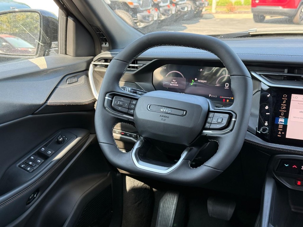 Jeep Cherokee Vehicle Full-screen Gallery Image 09
