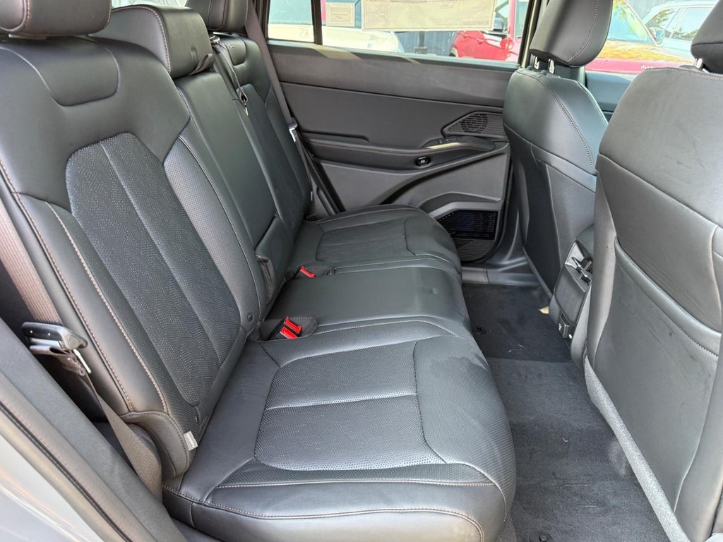 Jeep Cherokee Vehicle Full-screen Gallery Image 11