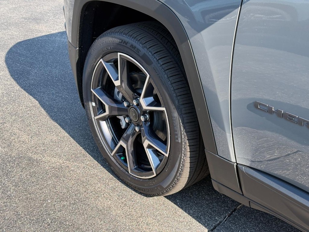 Jeep Cherokee Vehicle Full-screen Gallery Image 12