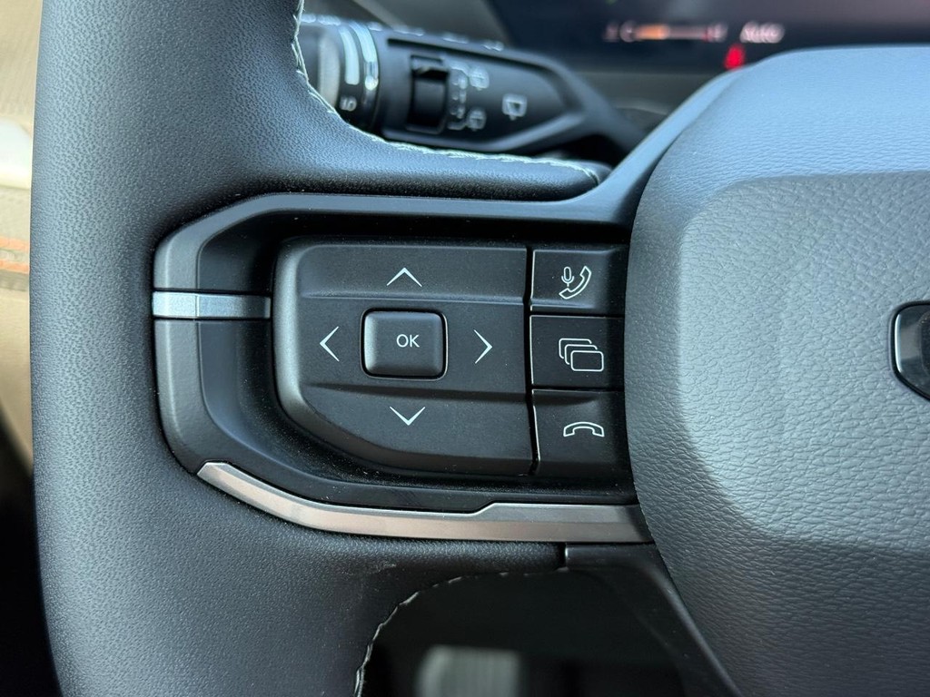 Jeep Cherokee Vehicle Full-screen Gallery Image 13