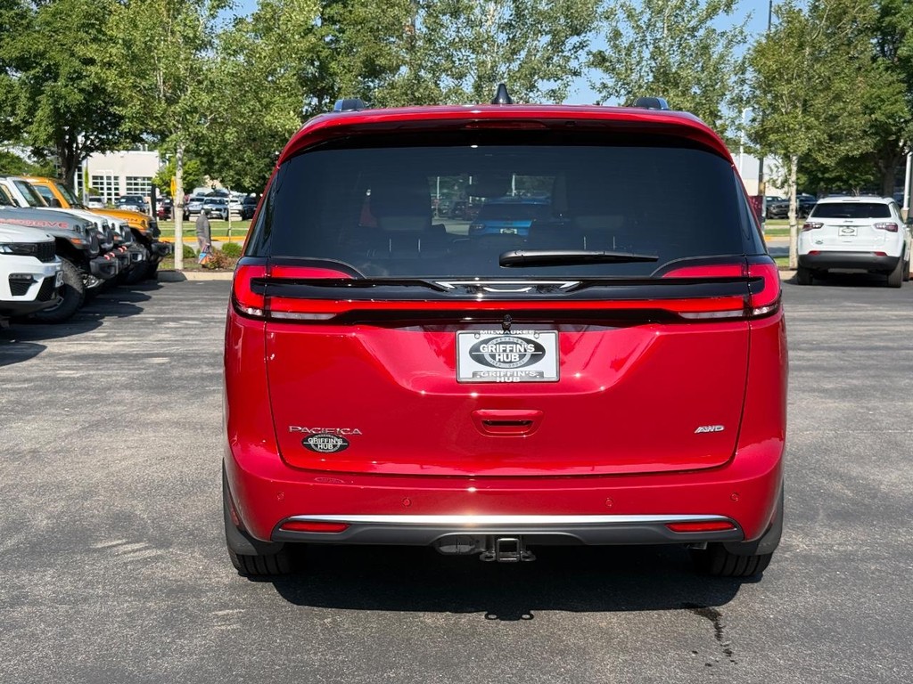 Chrysler Pacifica Vehicle Full-screen Gallery Image 04