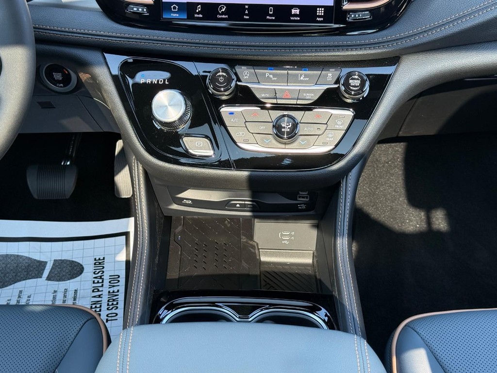 Chrysler Pacifica Vehicle Full-screen Gallery Image 10