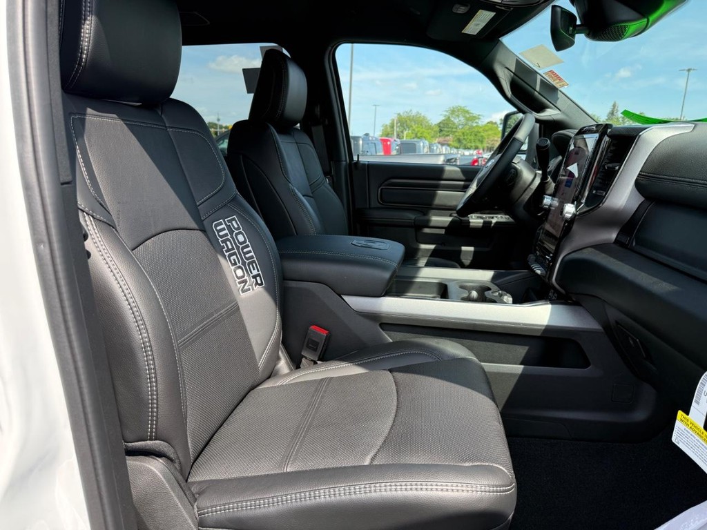 Ram 2500 Vehicle Full-screen Gallery Image 06
