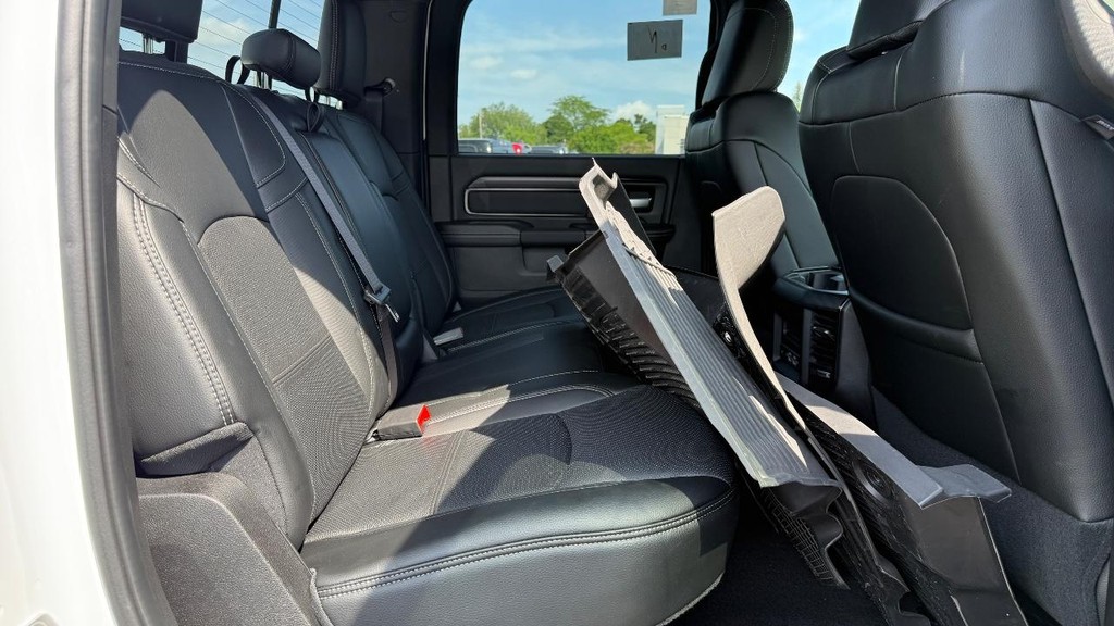 Ram 2500 Vehicle Full-screen Gallery Image 07
