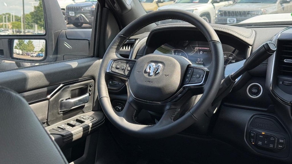 Ram 2500 Vehicle Full-screen Gallery Image 11