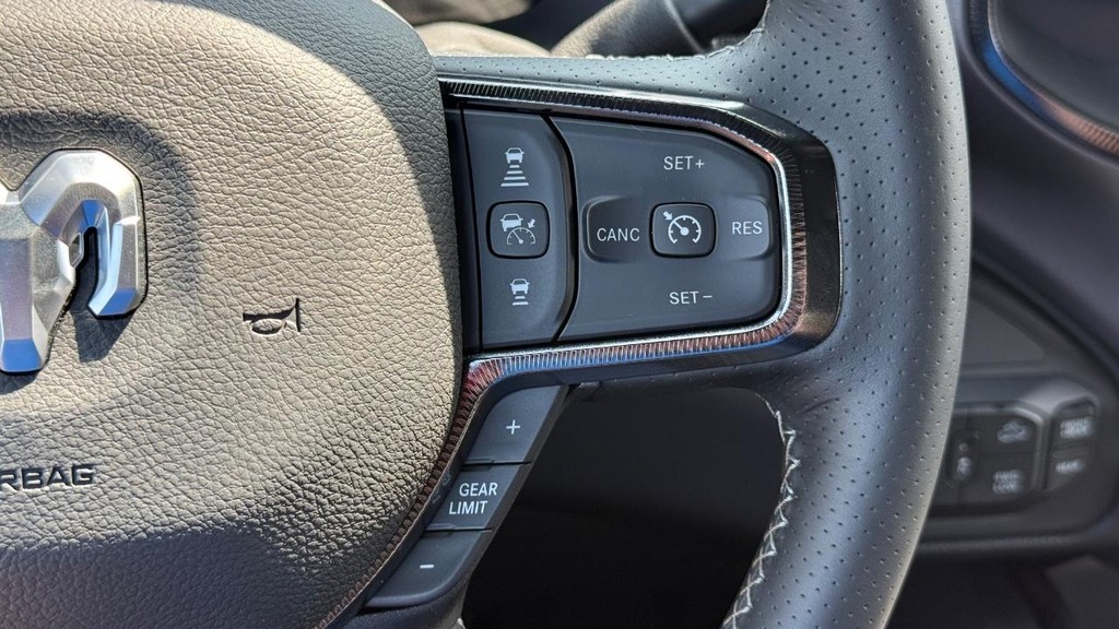 Ram 2500 Vehicle Full-screen Gallery Image 15