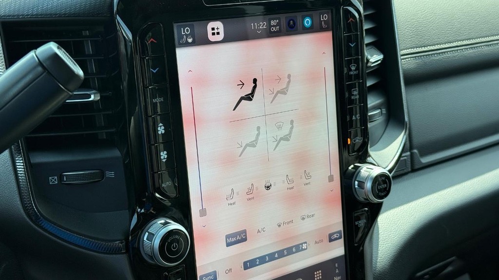 Ram 2500 Vehicle Full-screen Gallery Image 18