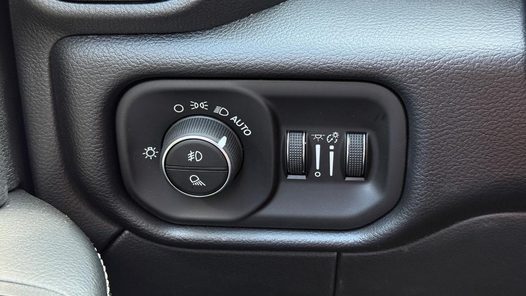 Ram 2500 Vehicle Full-screen Gallery Image 20