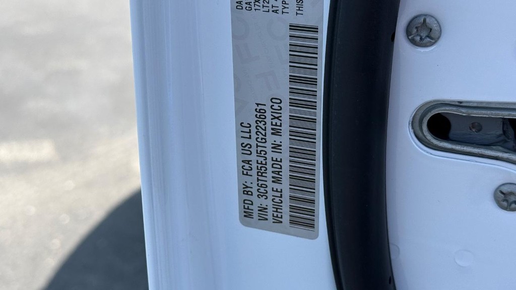 Ram 2500 Vehicle Full-screen Gallery Image 21