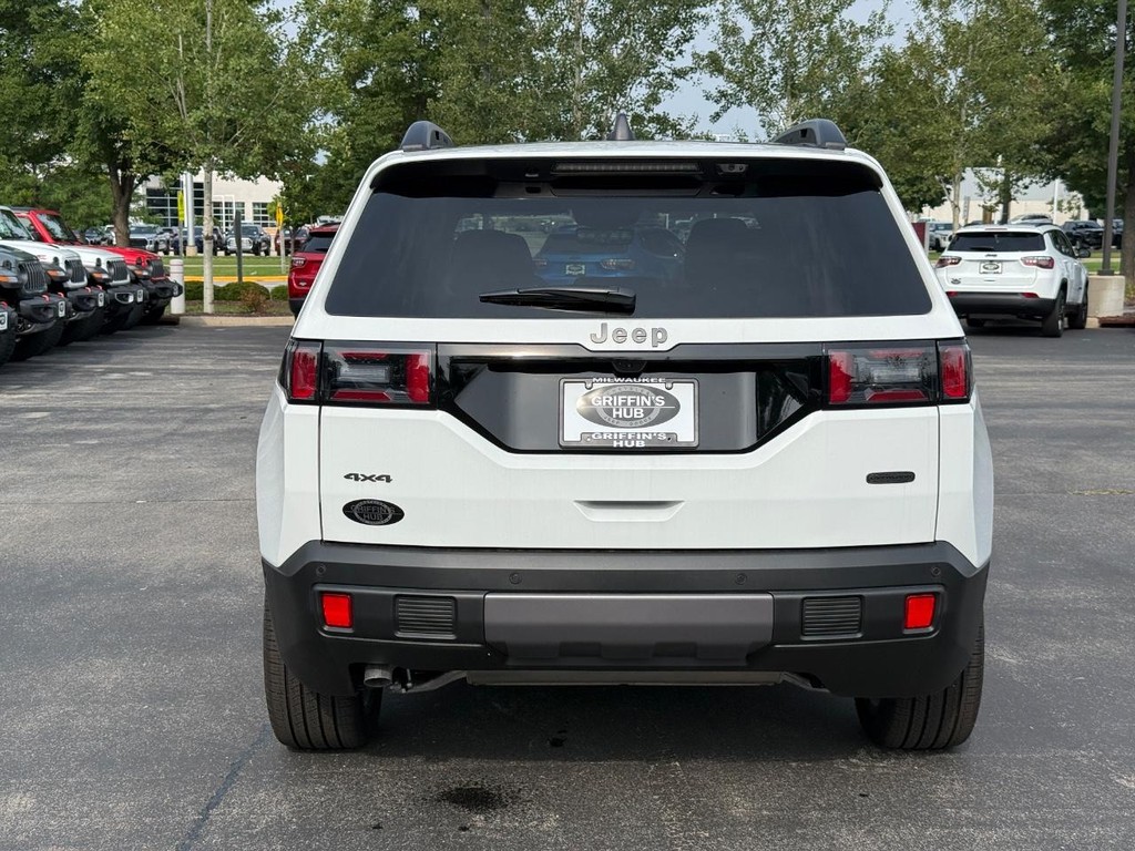 Jeep Cherokee Vehicle Full-screen Gallery Image 04