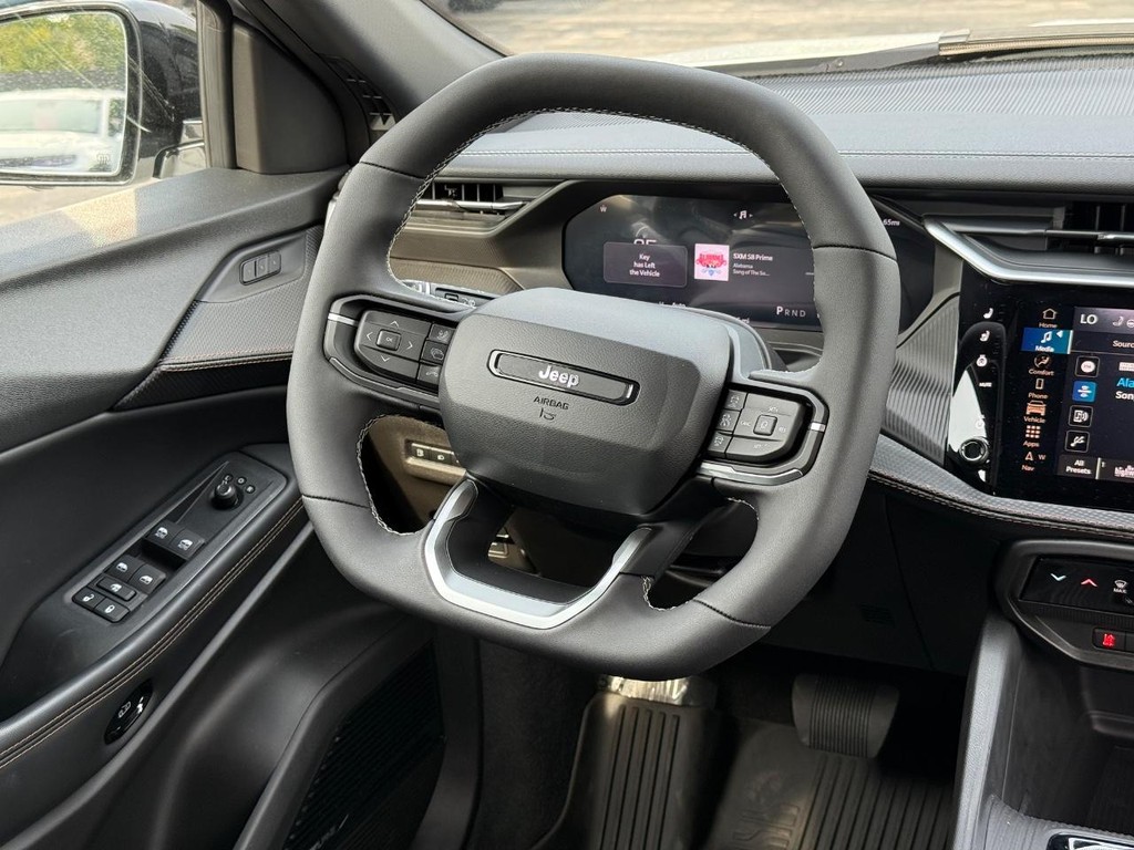 Jeep Cherokee Vehicle Full-screen Gallery Image 10