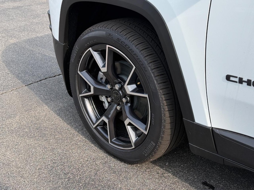 Jeep Cherokee Vehicle Full-screen Gallery Image 12