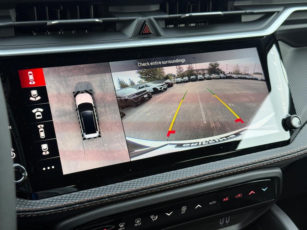 Jeep Cherokee Vehicle Full-screen Gallery Image 16
