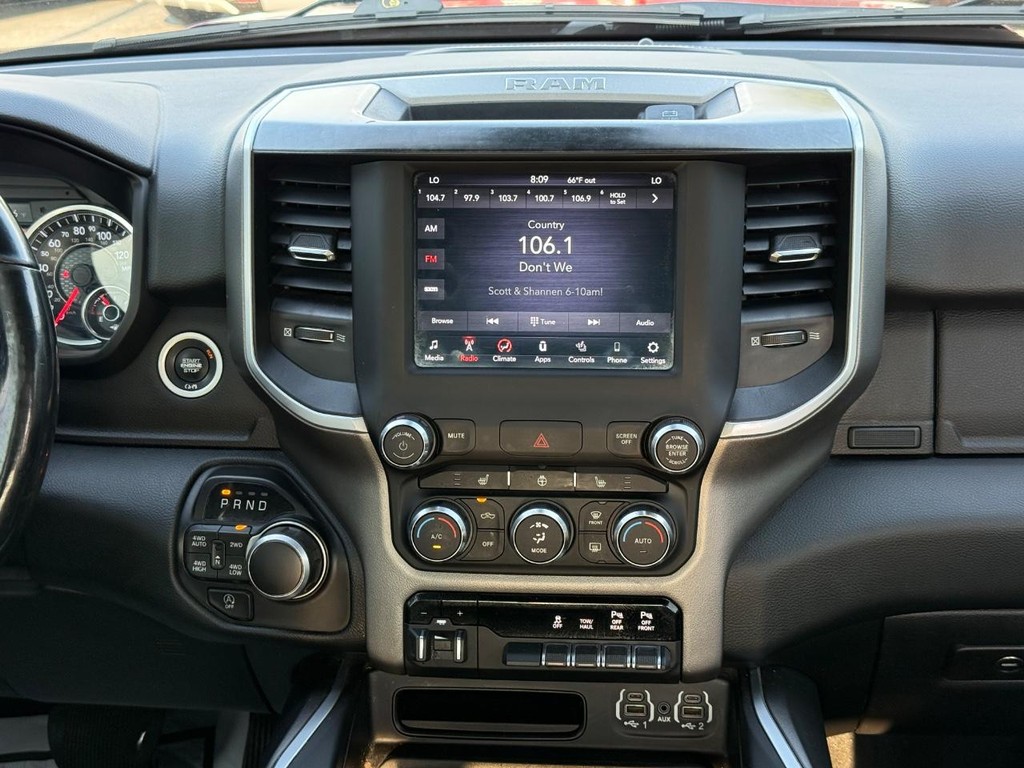 Ram 1500 Vehicle Full-screen Gallery Image 09