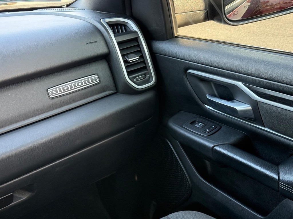 Ram 1500 Vehicle Full-screen Gallery Image 12