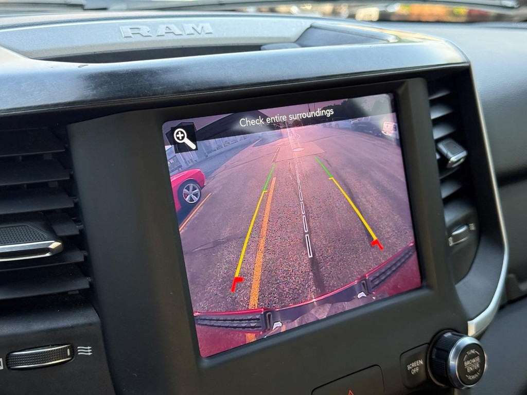 Ram 1500 Vehicle Full-screen Gallery Image 17