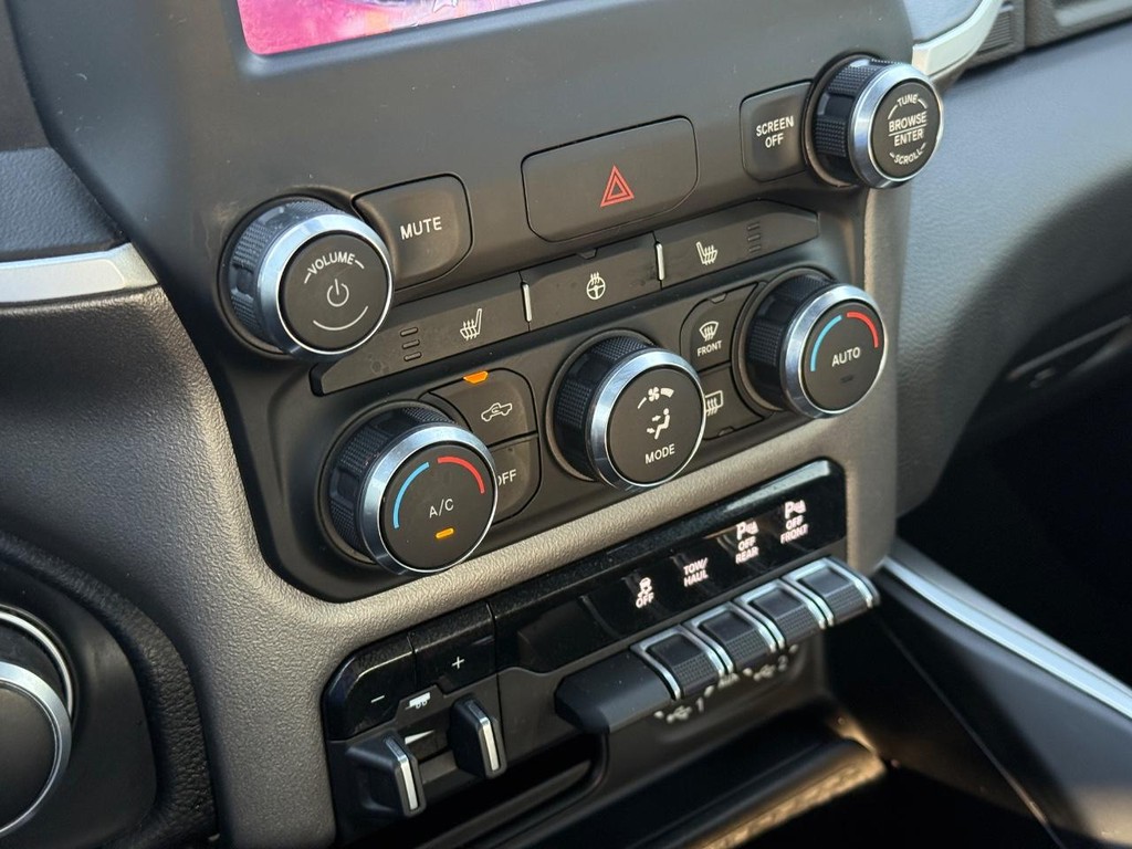 Ram 1500 Vehicle Full-screen Gallery Image 18