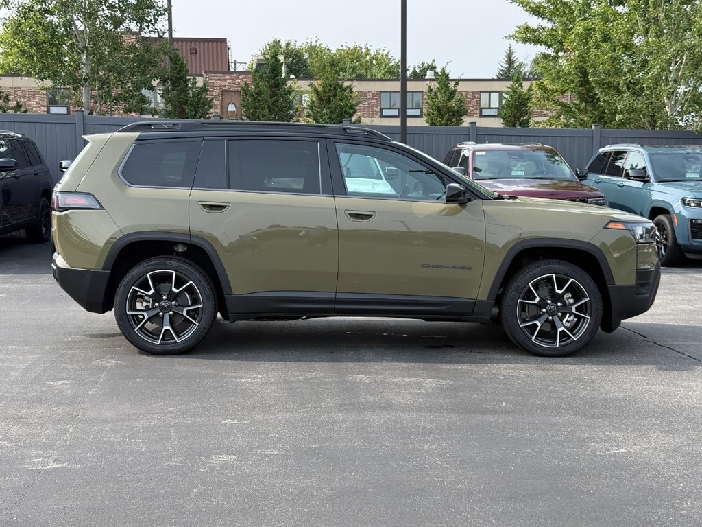 Jeep Cherokee Vehicle Full-screen Gallery Image 02