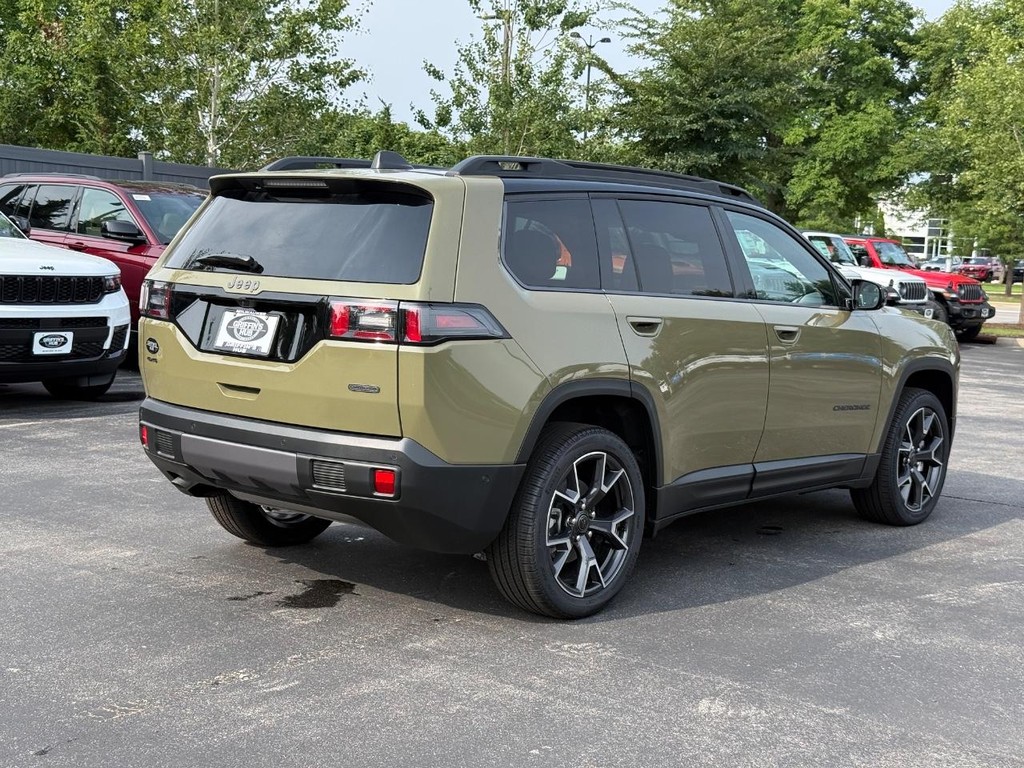Jeep Cherokee Vehicle Full-screen Gallery Image 03