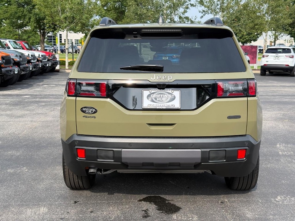 Jeep Cherokee Vehicle Full-screen Gallery Image 04