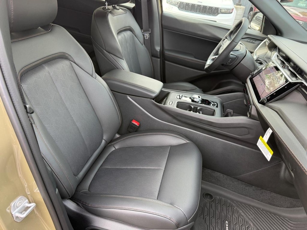 Jeep Cherokee Vehicle Full-screen Gallery Image 05