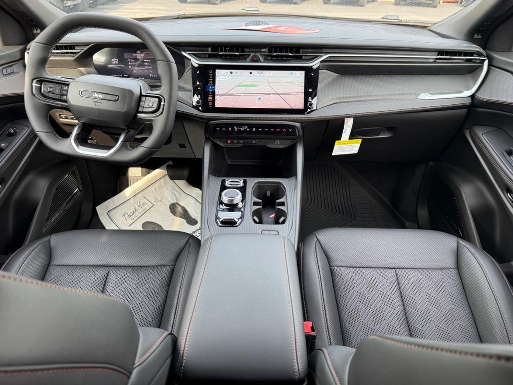 Jeep Cherokee Vehicle Full-screen Gallery Image 07