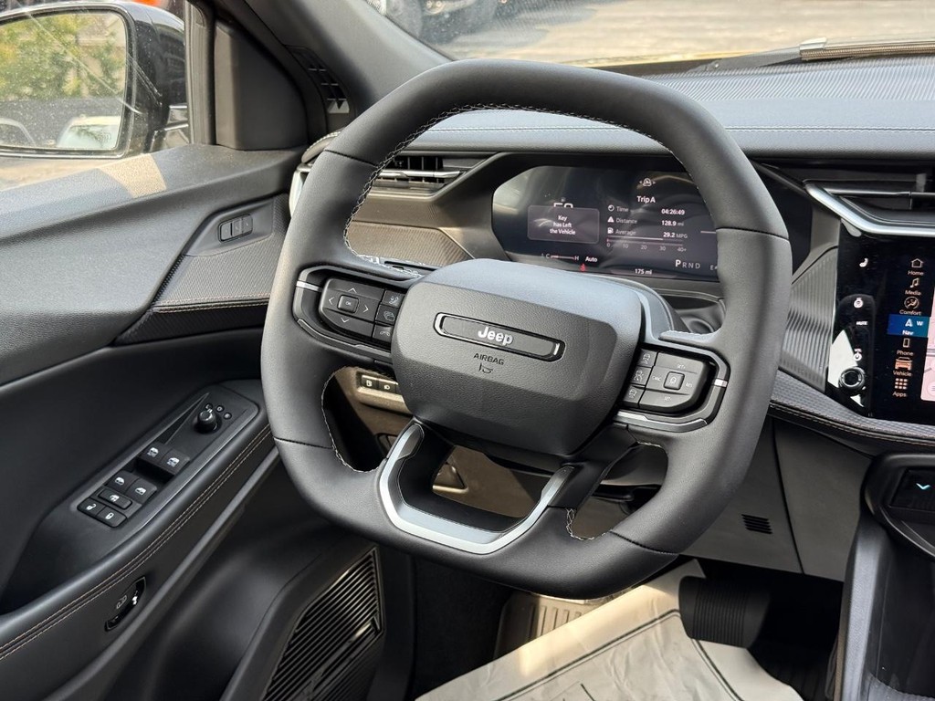 Jeep Cherokee Vehicle Full-screen Gallery Image 10