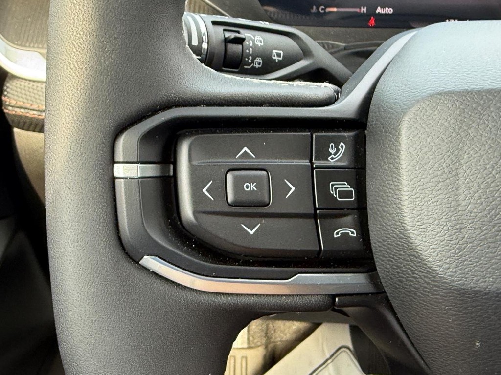 Jeep Cherokee Vehicle Full-screen Gallery Image 13