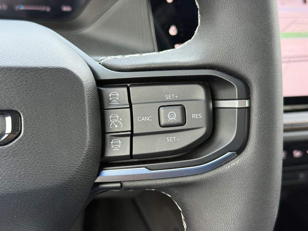 Jeep Cherokee Vehicle Full-screen Gallery Image 14